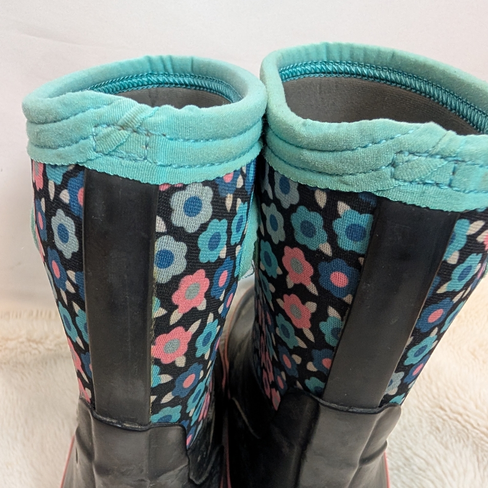 Bogs Boots Girls Size 3 Floral K Grasp Flowers  Flaw - Picture 9 of 12